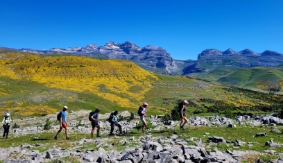 Randonnée et fortes chaleurs dans les Pyrénées : comment adapter sa marche en été ?